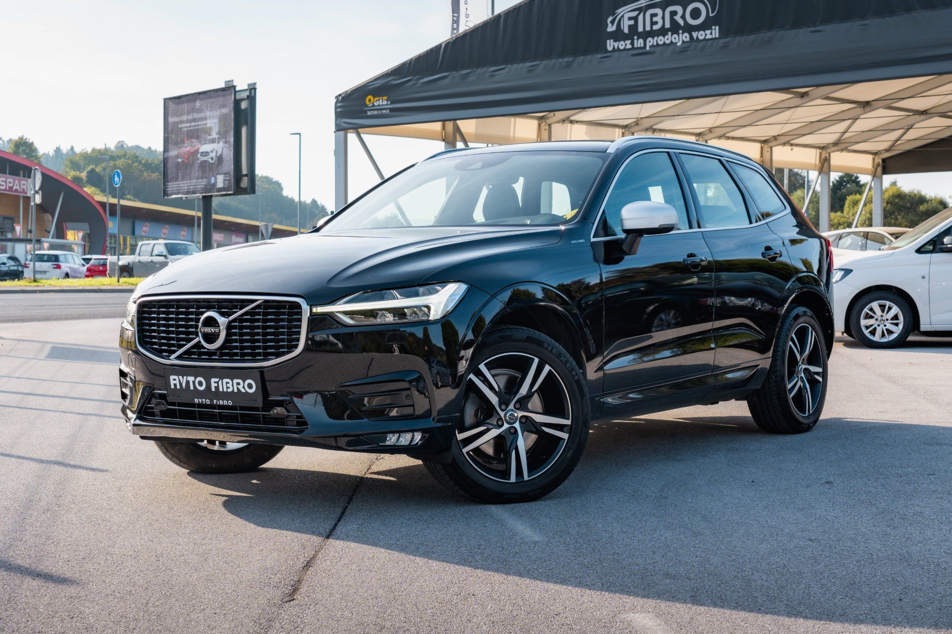 Volvo XC60 2.0 / TD / avt. AWD R-DESIGN – rabljeno vozilo, Avto Fibro